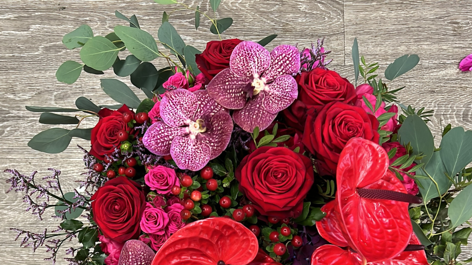 photo of pink petaled flowers